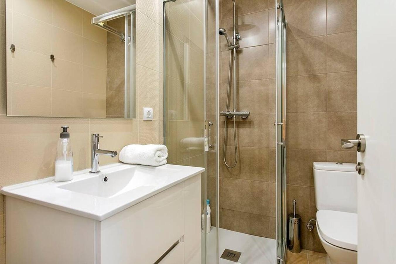 Appartamento Cozy&New With Terrace L'Hospitalet de Llobregat Esterno foto
